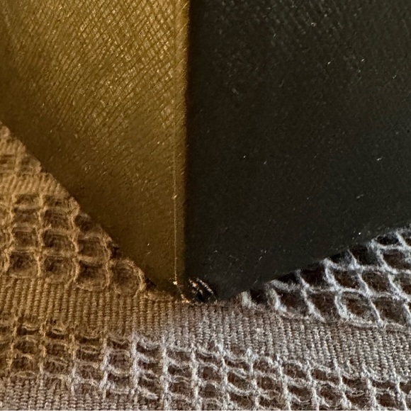 Authentic Prada paper gift box. - Picture 8 of 8